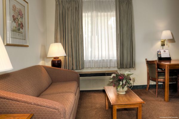 MAGNUSON HOTEL ON THE LAKE-CLARKSVILLE (Clarksville)